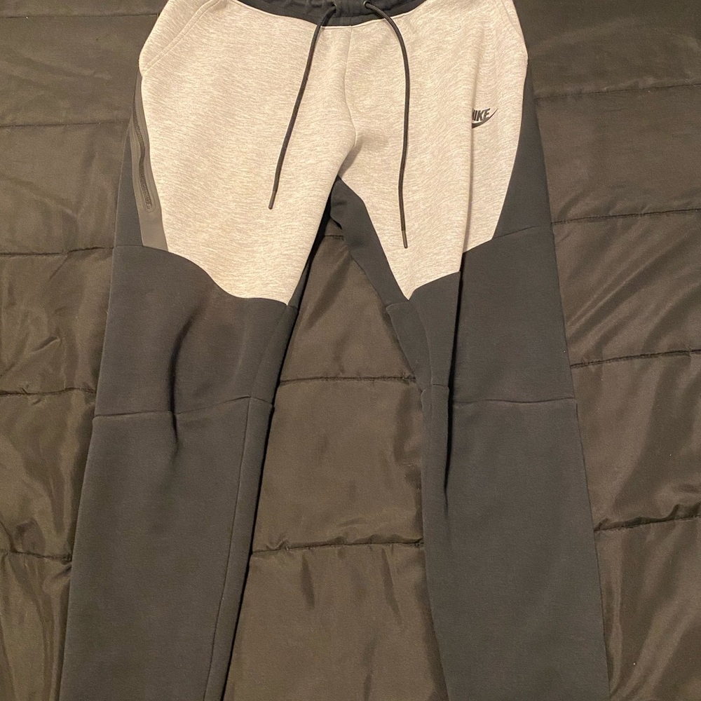Nike tech fleece men’s small